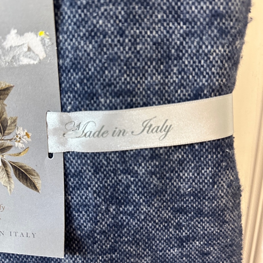 LA LIMONAIA TESSUTI Throw Blanket Made in Italy 51" x 67" Blue Cream Fringe NEW - Picture 4 of 4